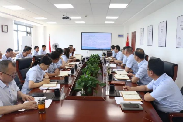 市產(chǎn)投集團(tuán)召開黨委理論中心組集體學(xué)習(xí)會議(圖2) 市產(chǎn)投集團(tuán)召開黨委理論中心組集體學(xué)習(xí)會議(圖2)